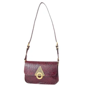 borsa in pelle stampata cocco in colore bordeaux e dallo stile classico con borchia centrale color oro